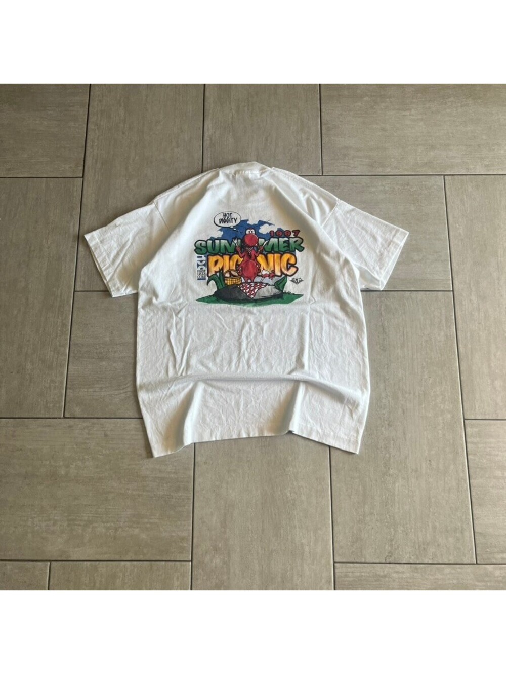 Vintage Fruit of the Loom Summer Picnic Graphic T-Shirt Large White